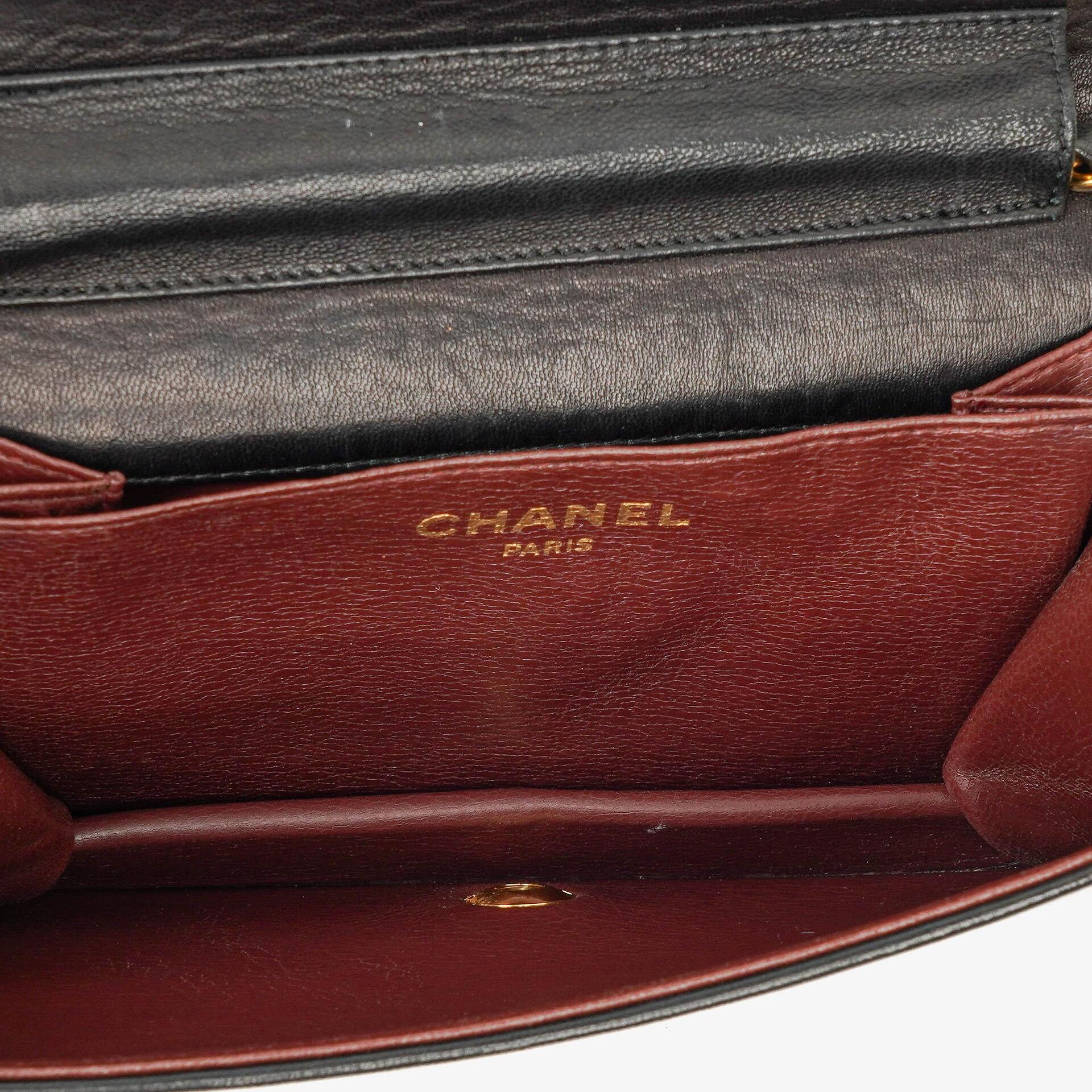 Chanel Mini Classic Full Flap Wallet on Chain aus schwarzem gestepptem Lammleder mit 24K vergoldeter Hardware
