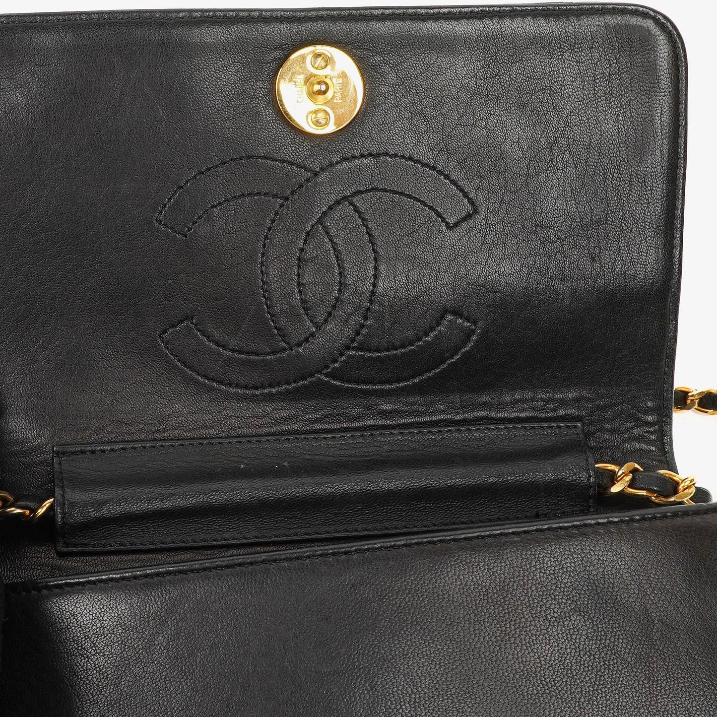 Chanel Mini Classic Full Flap Wallet on Chain aus schwarzem gestepptem Lammleder mit 24K vergoldeter Hardware