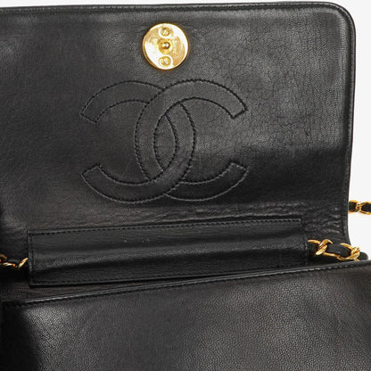 Chanel Mini Classic Full Flap Wallet on Chain aus schwarzem gestepptem Lammleder mit 24K vergoldeter Hardware