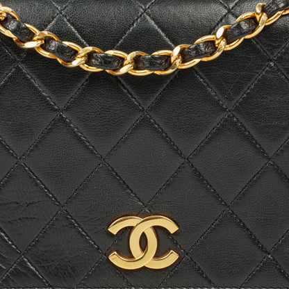 Chanel Mini Classic Full Flap Wallet on Chain aus schwarzem gestepptem Lammleder mit 24K vergoldeter Hardware