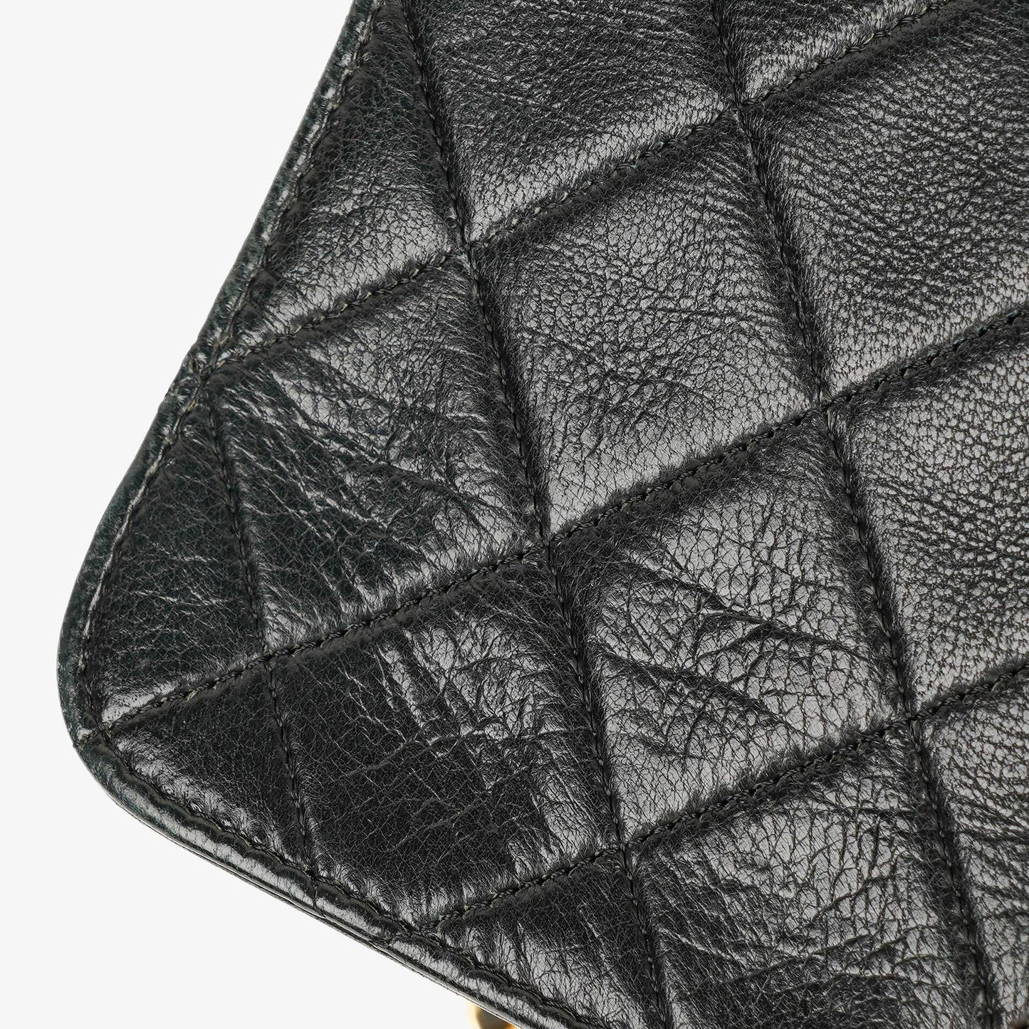 Chanel Mini Classic Full Flap Wallet on Chain aus schwarzem gestepptem Lammleder mit 24K vergoldeter Hardware