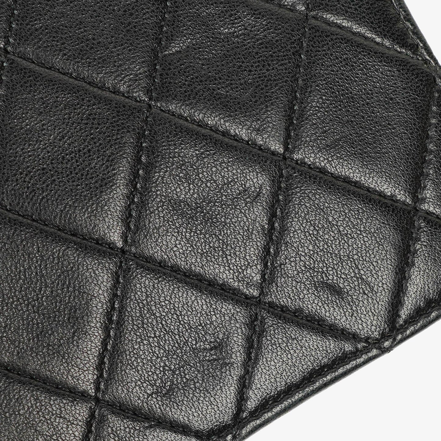 Chanel Mini Classic Full Flap Wallet on Chain aus schwarzem gestepptem Lammleder mit 24K vergoldeter Hardware