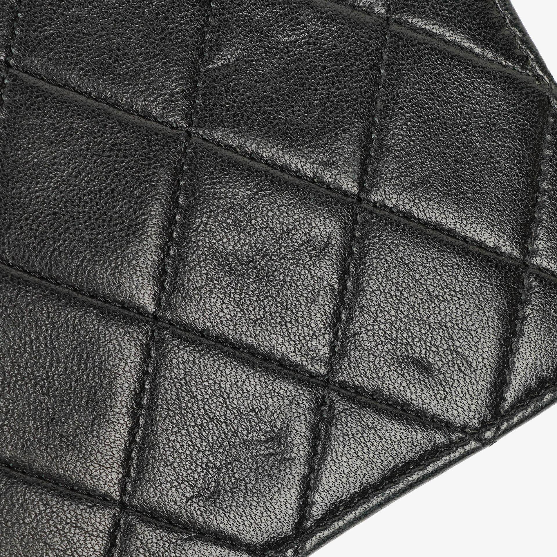 Chanel Mini Classic Full Flap Wallet on Chain aus schwarzem gestepptem Lammleder mit 24K vergoldeter Hardware
