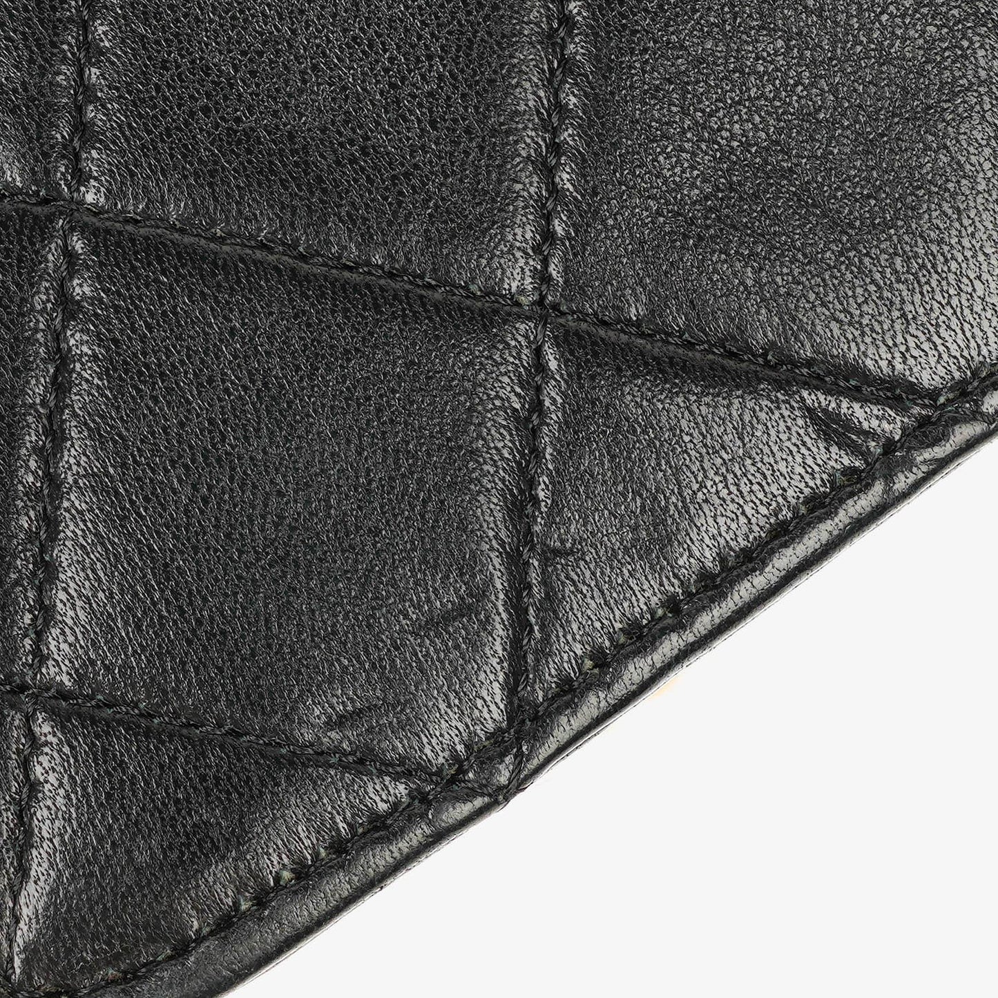 Chanel Mini Classic Full Flap Wallet on Chain aus schwarzem gestepptem Lammleder mit 24K vergoldeter Hardware