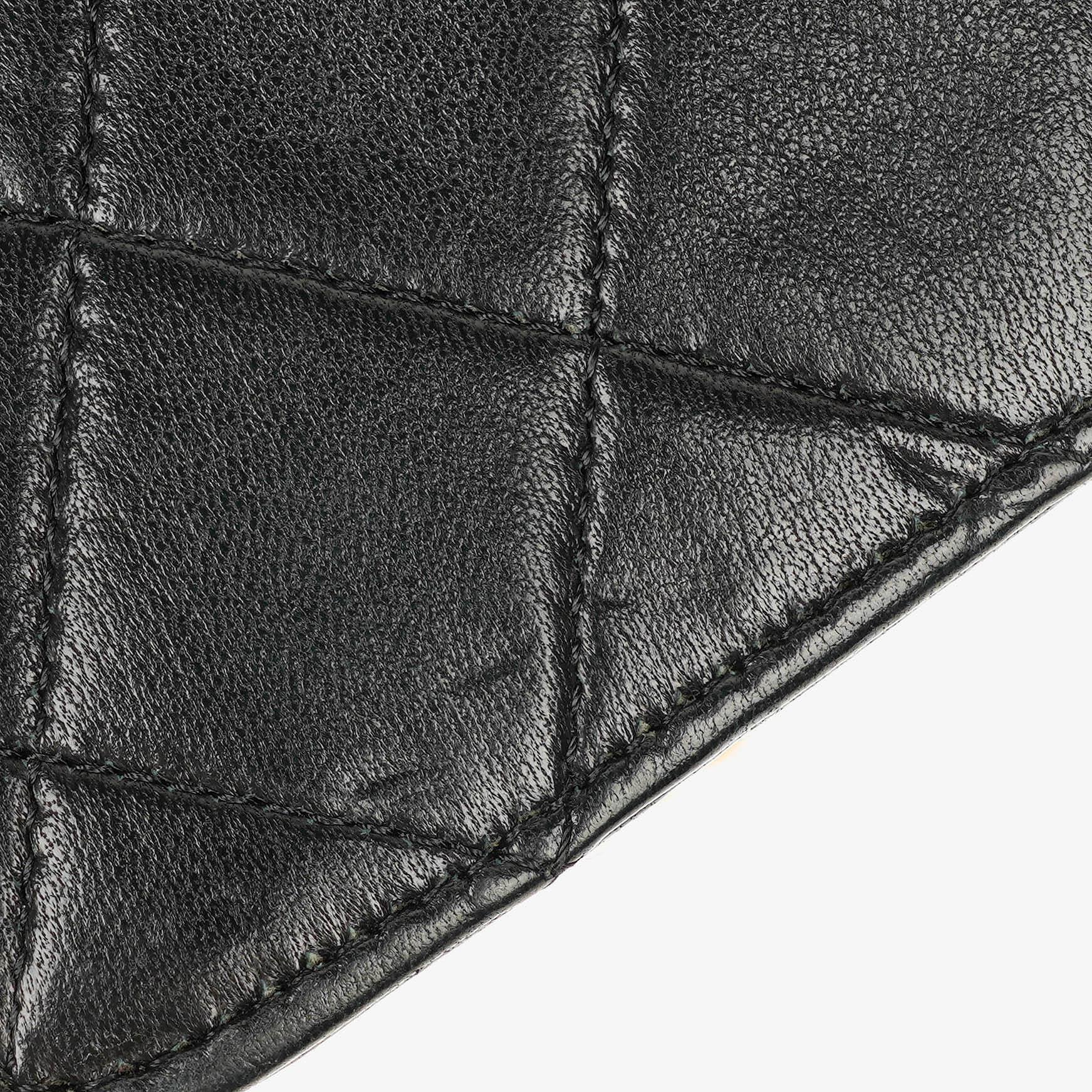 Chanel Mini Classic Full Flap Wallet on Chain aus schwarzem gestepptem Lammleder mit 24K vergoldeter Hardware