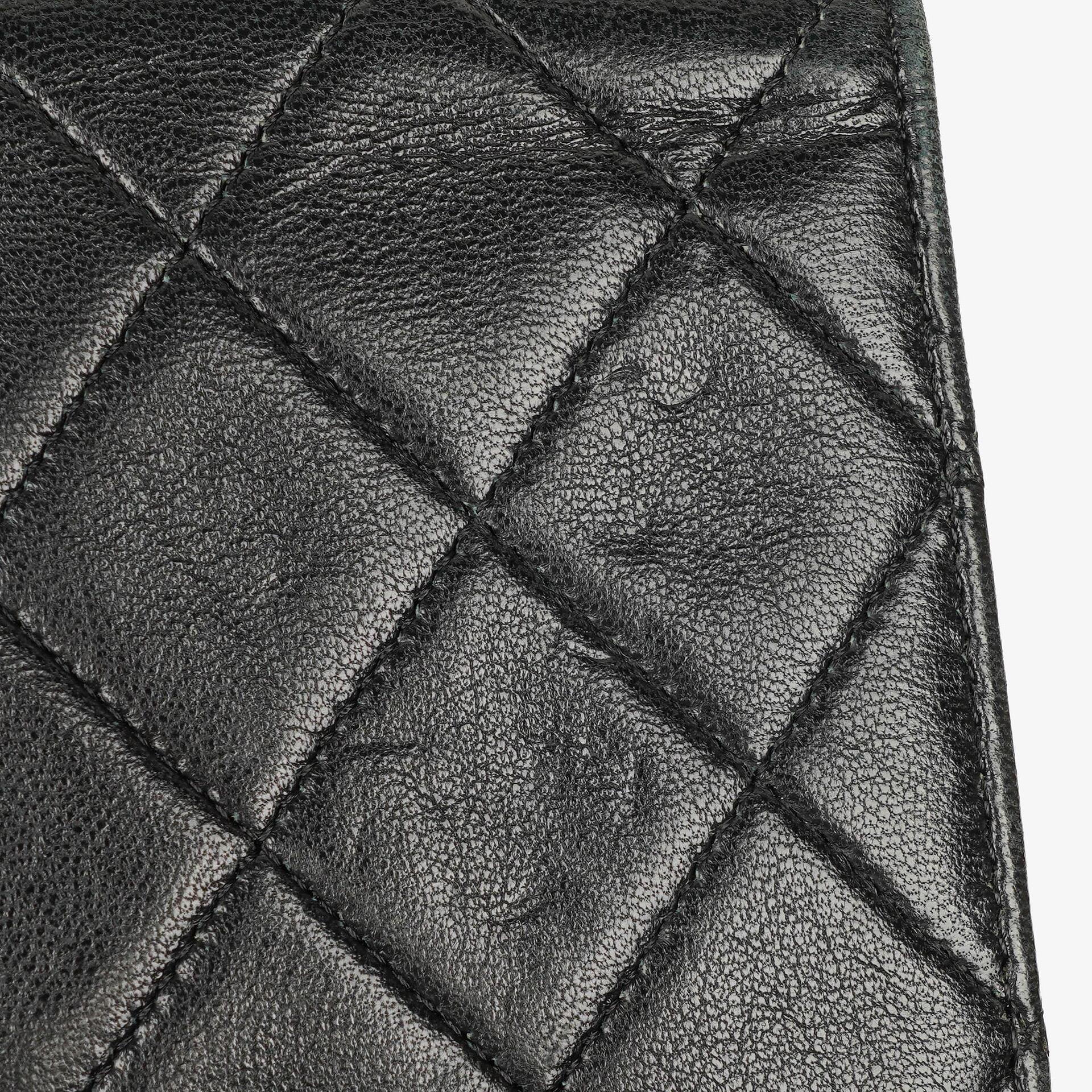 Chanel Mini Classic Full Flap Wallet on Chain aus schwarzem gestepptem Lammleder mit 24K vergoldeter Hardware