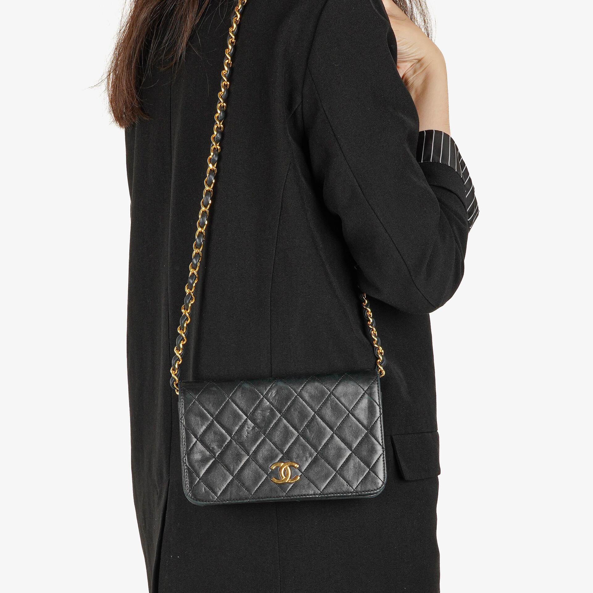 Chanel Mini Classic Full Flap Wallet on Chain WOC aus schwarzem gestepptem Lammleder mit 24K vergoldeter Hardware