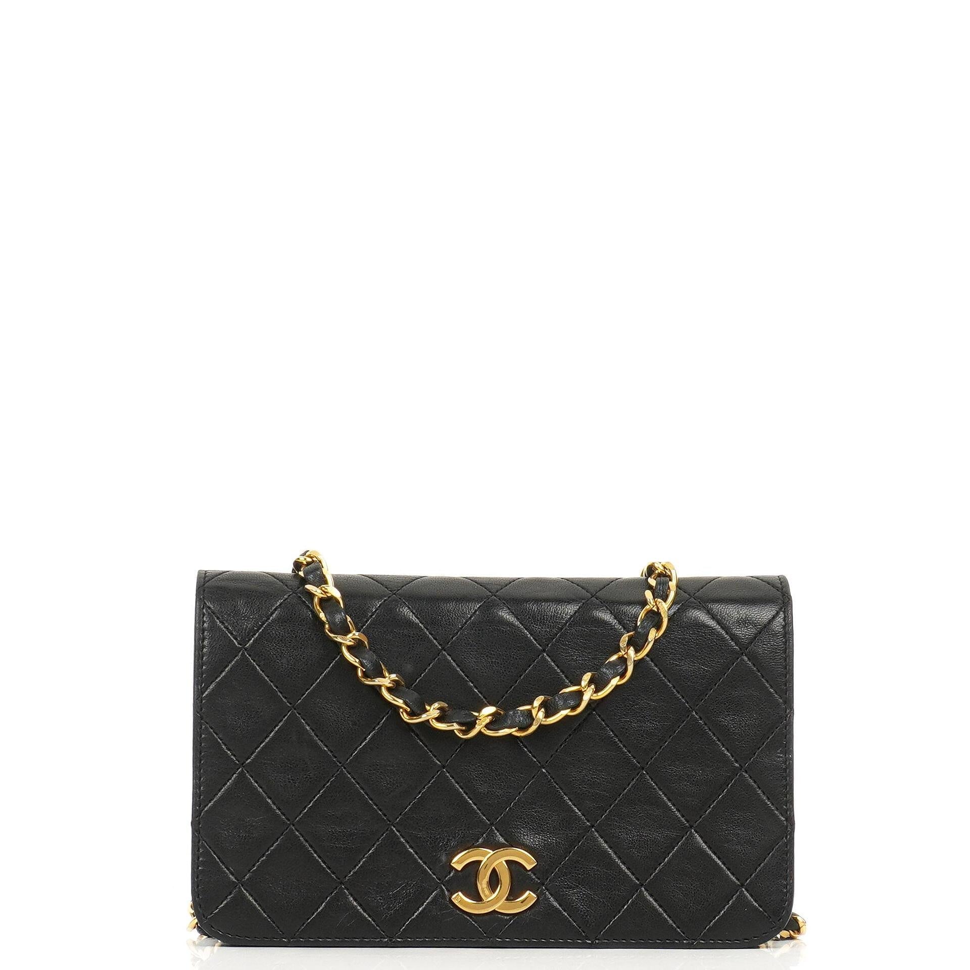 Chanel Mini Classic Full Flap Wallet on Chain (WOC), Schwarzes gestepptes Lammleder, 24K Goldplattierte Hardware