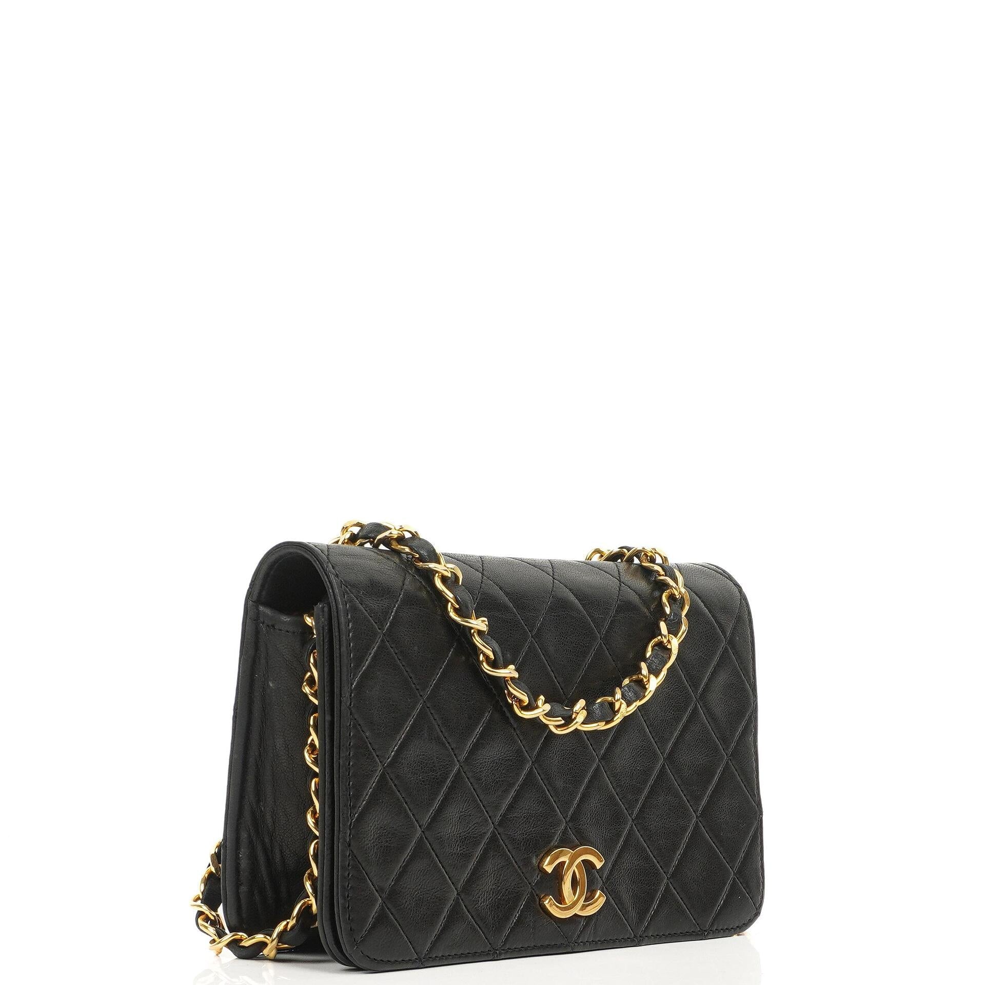 Chanel Mini Classic Full Flap Wallet on Chain (WOC), Schwarzes gestepptes Lammleder, 24K Goldplattierte Hardware