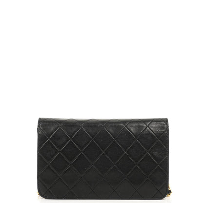 Chanel Mini Classic Full Flap Wallet on Chain (WOC), Schwarzes gestepptes Lammleder, 24K Goldplattierte Hardware