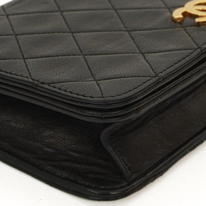 Chanel Mini Classic Full Flap Wallet on Chain (WOC), Schwarzes gestepptes Lammleder, 24K Goldplattierte Hardware
