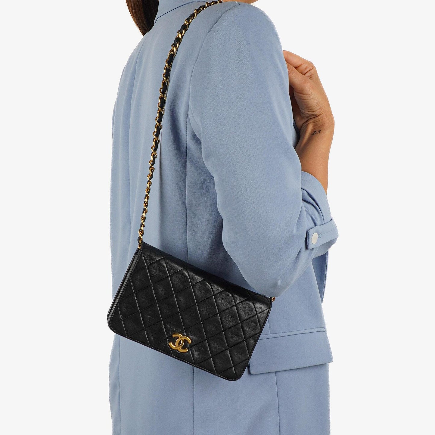 Chanel Mini Classic Full Flap Wallet on Chain (WOC), Schwarzes gestepptes Lammleder, 24K Goldplattierte Hardware