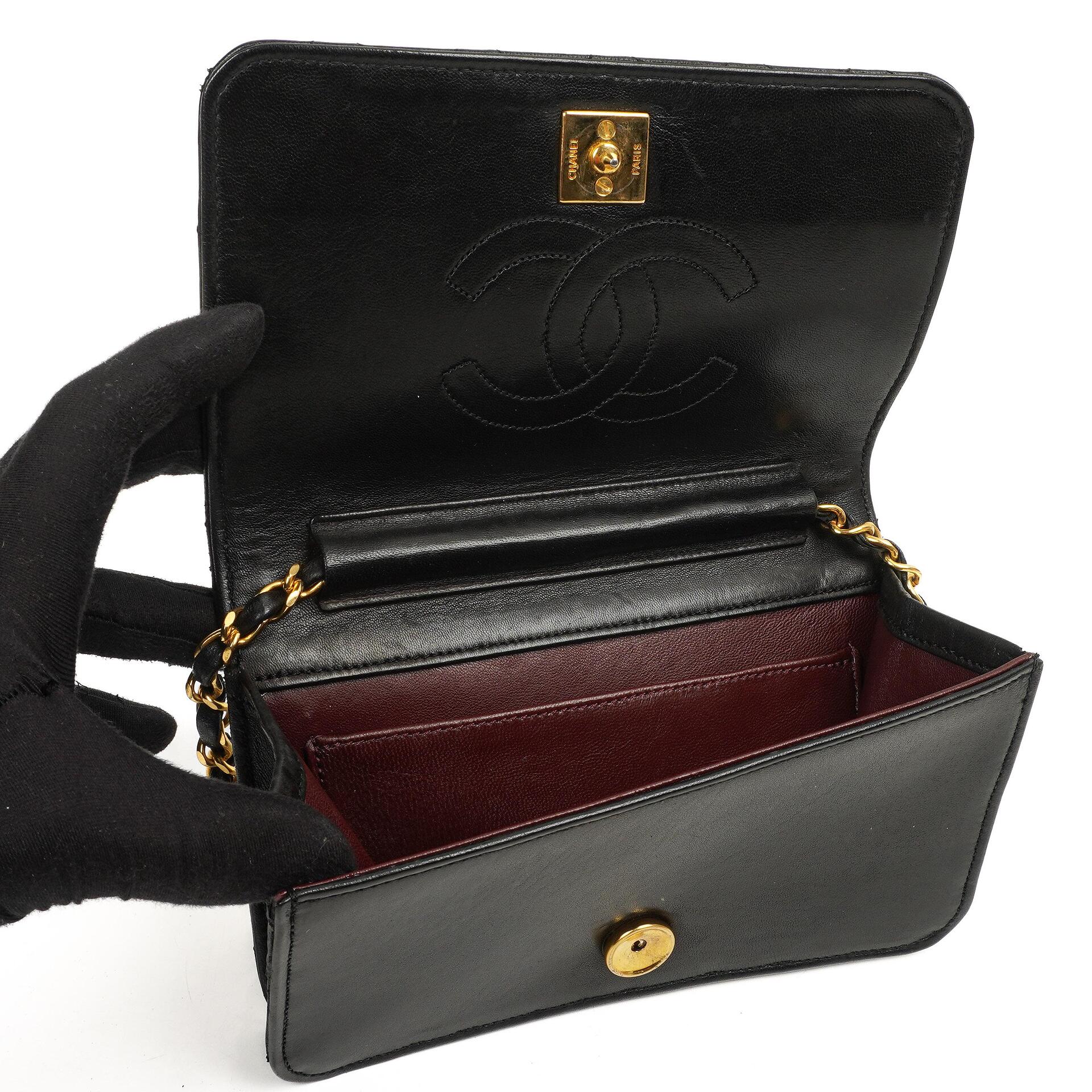 Chanel Mini Classic WOC Schwarz Gequiltetes Lammleder Full Flap Wallet on Chain mit 24K Gold Hardware