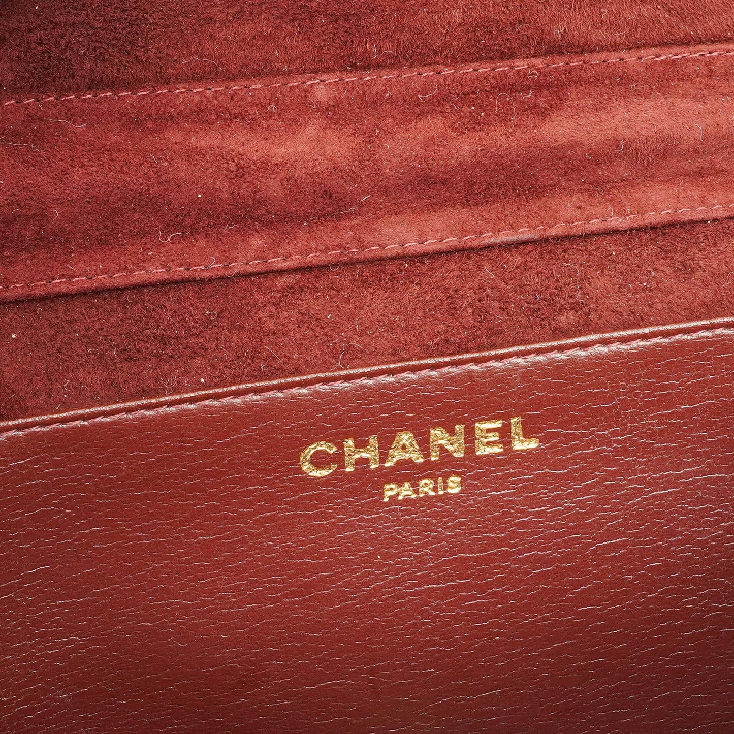 Chanel Mini Classic Burgunder Gequiltetes Wildleder Vollklapptasche mit Kette WOC mit goldfarbenen Beschlägen