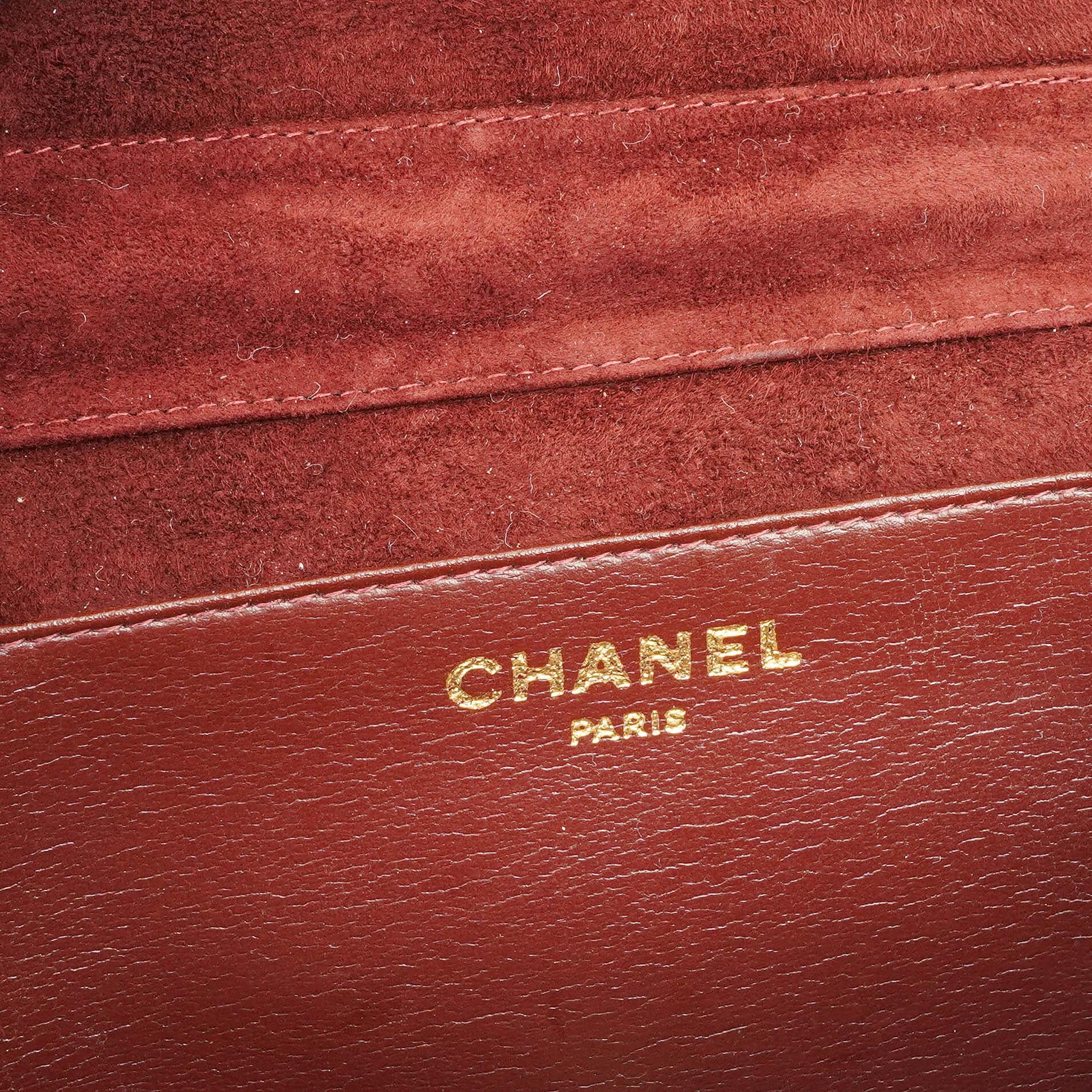 Chanel Mini Classic Burgunder Gequiltetes Wildleder Vollklapptasche mit Kette WOC mit goldfarbenen Beschlägen