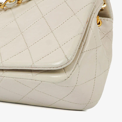 Chanel Mini Classic Weiße Stepp Lammleder Vollklapp Geldbörse Mit Kette WOC Mit 24K Vergoldeten Beschlägen