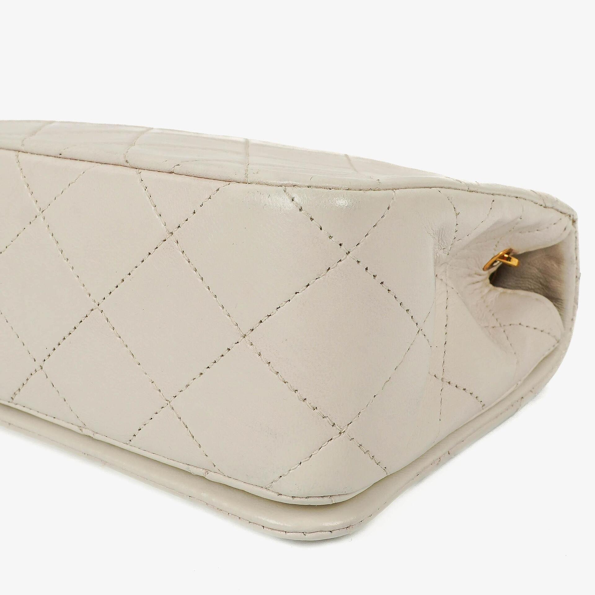 Chanel Mini Classic Weiße Stepp Lammleder Vollklapp Geldbörse Mit Kette WOC Mit 24K Vergoldeten Beschlägen