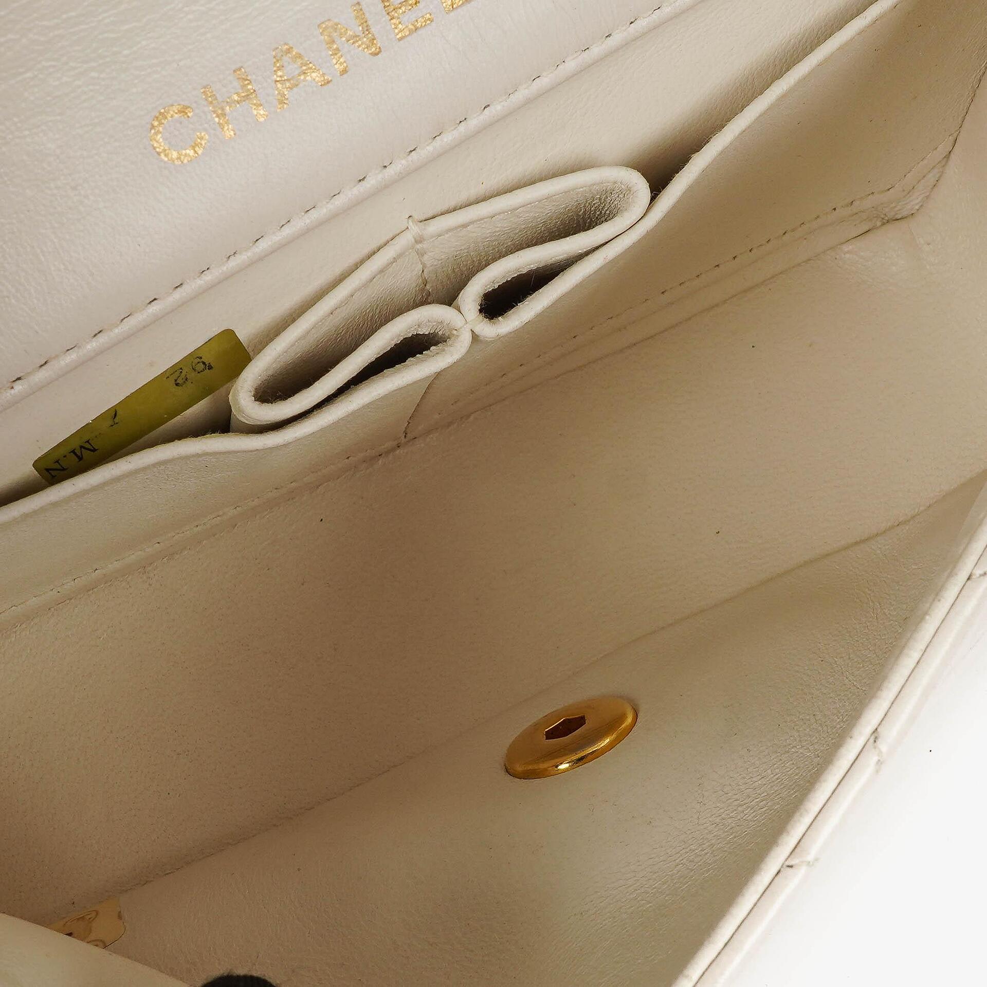 Chanel Mini Classic Weiße Stepp Lammleder Vollklapp Geldbörse Mit Kette WOC Mit 24K Vergoldeten Beschlägen