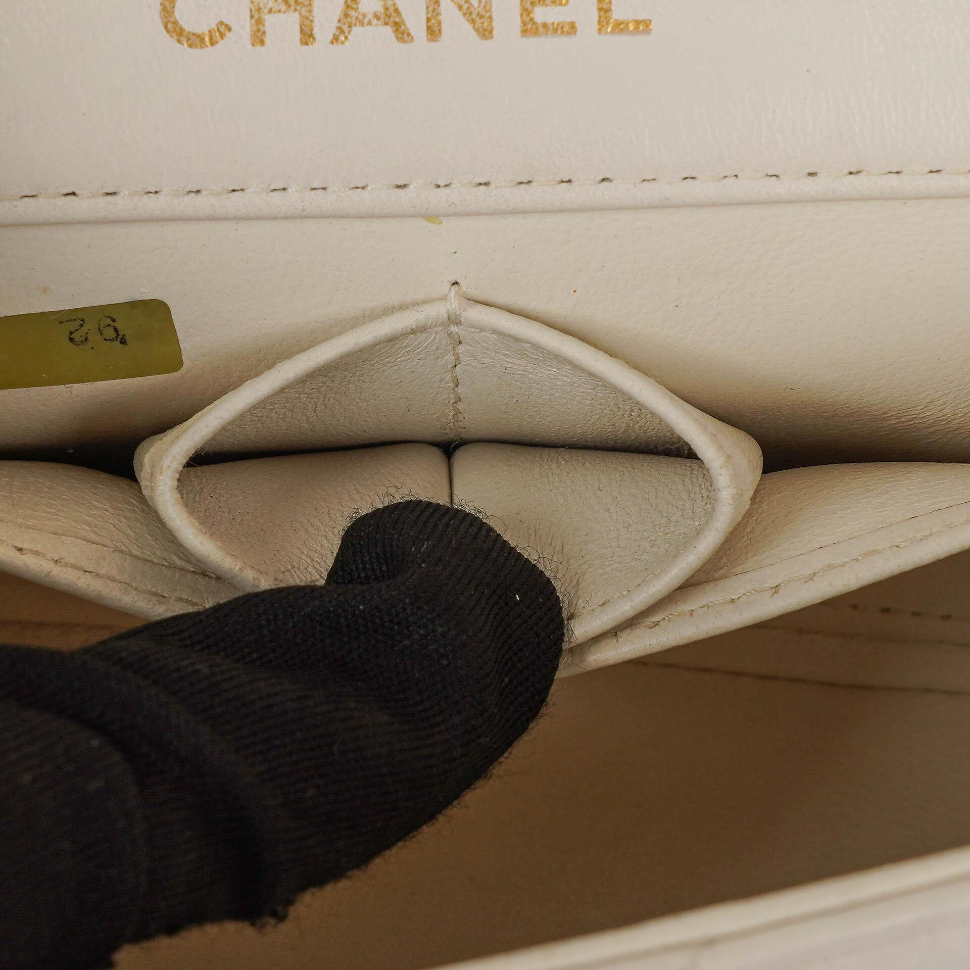 Chanel Mini Classic Weiße Stepp Lammleder Vollklapp Geldbörse Mit Kette WOC Mit 24K Vergoldeten Beschlägen