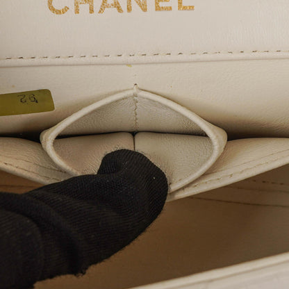 Chanel Mini Classic Weiße Stepp Lammleder Vollklapp Geldbörse Mit Kette WOC Mit 24K Vergoldeten Beschlägen