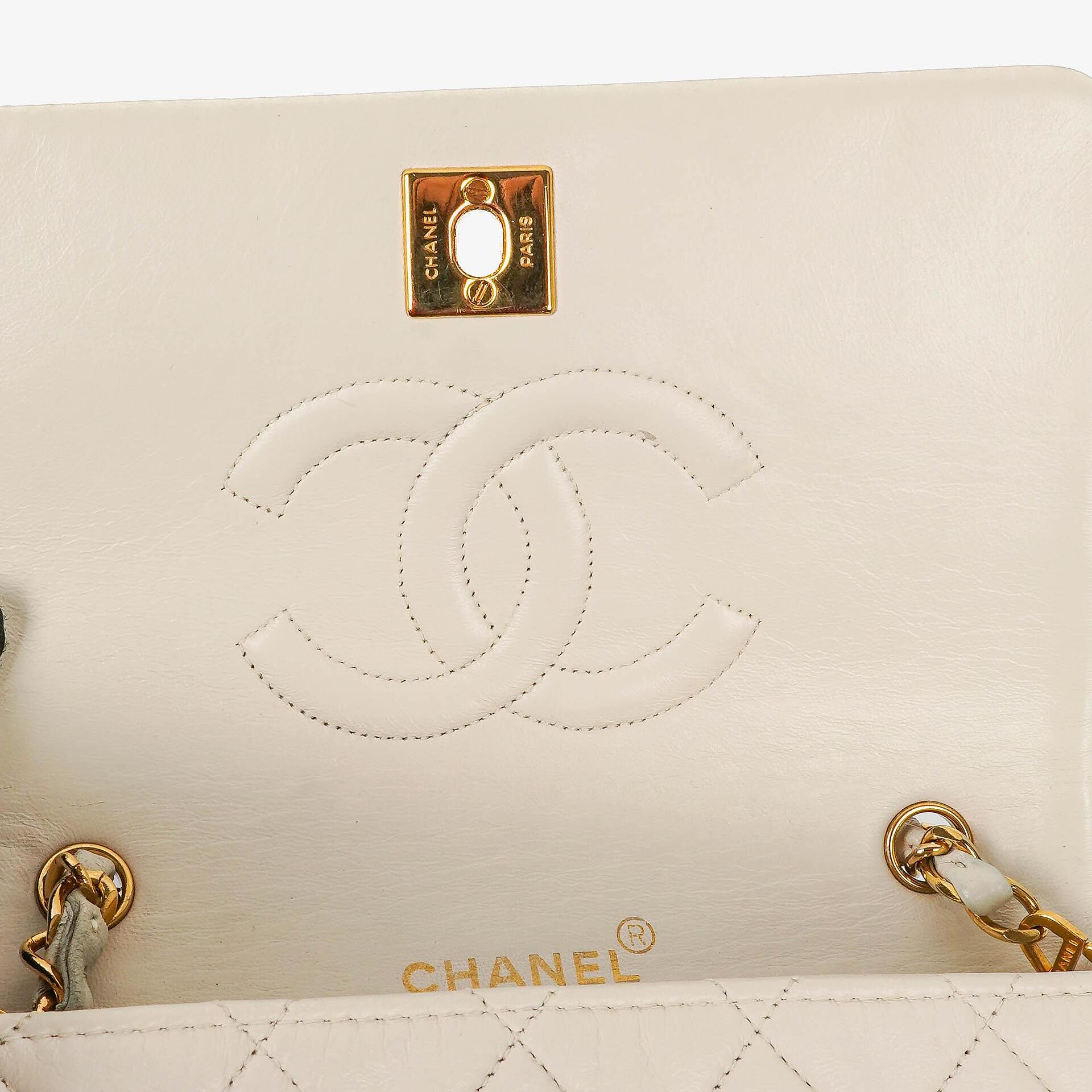 Chanel Mini Classic Weiße Stepp Lammleder Vollklapp Geldbörse Mit Kette WOC Mit 24K Vergoldeten Beschlägen