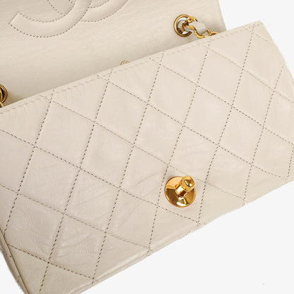 Chanel Mini Classic Weiße Stepp Lammleder Vollklapp Geldbörse Mit Kette WOC Mit 24K Vergoldeten Beschlägen