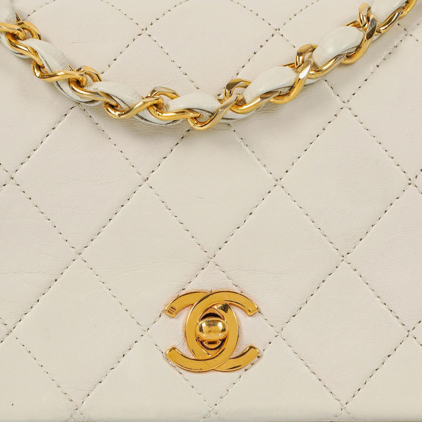 Chanel Mini Classic Weiße Stepp Lammleder Vollklapp Geldbörse Mit Kette WOC Mit 24K Vergoldeten Beschlägen