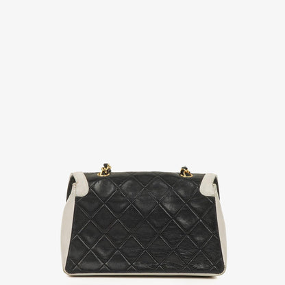 Chanel Mini Diana Flap Tasche aus schwarz-weißem gestepptem Lammleder mit 24K vergoldeten Beschlägen