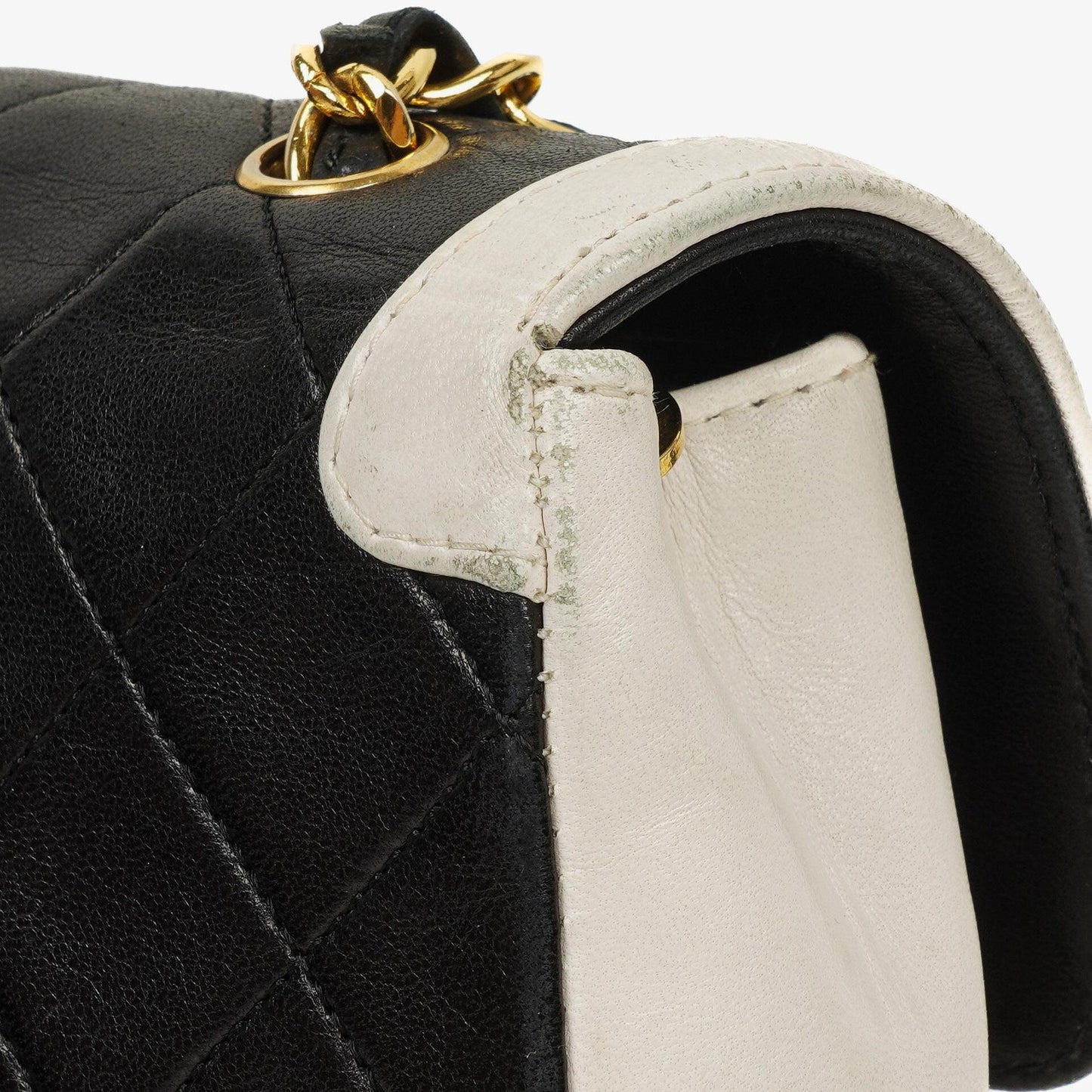 Chanel Mini Diana Flap Tasche aus schwarz-weißem gestepptem Lammleder mit 24K vergoldeten Beschlägen