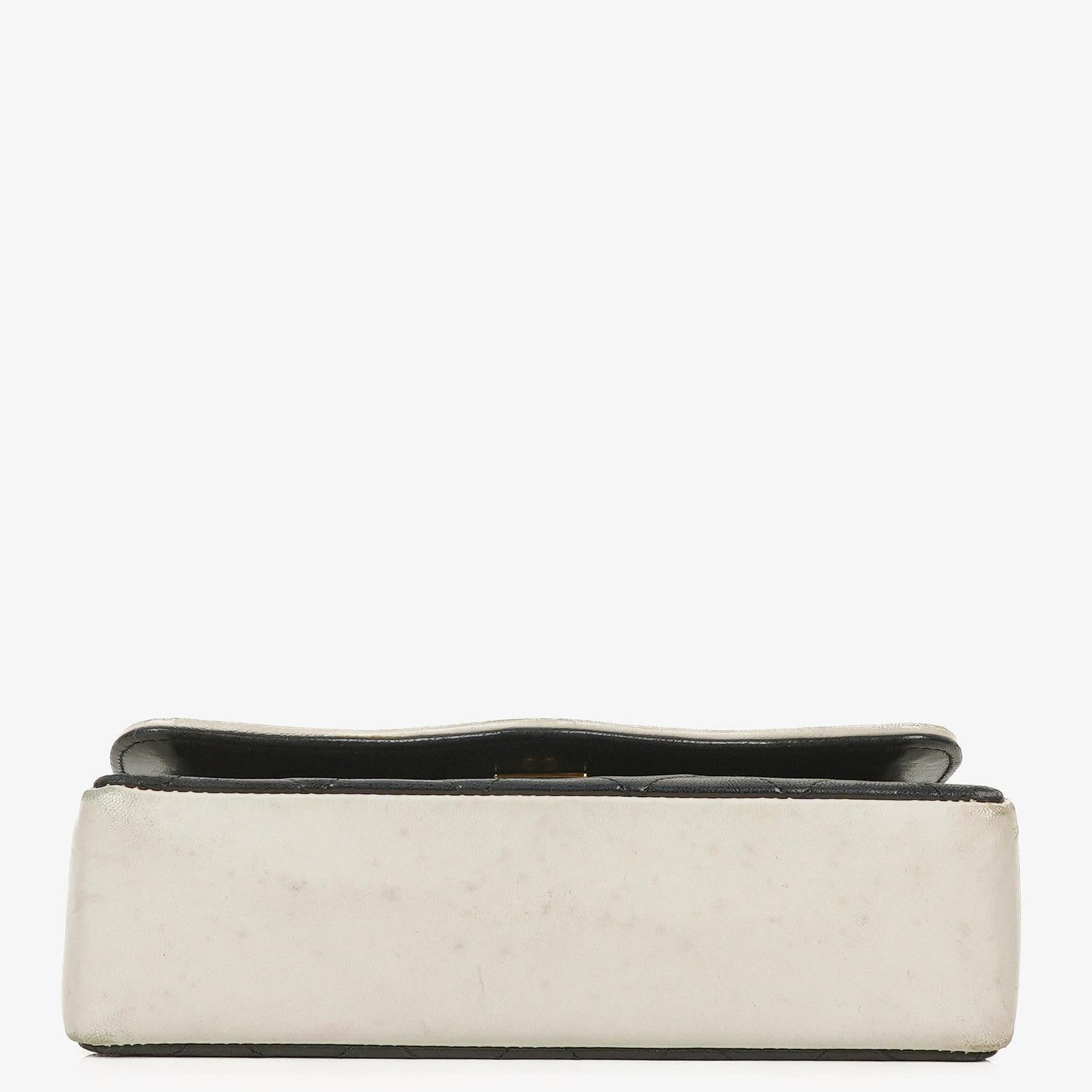 Chanel Mini Diana Flap Tasche aus schwarz-weißem gestepptem Lammleder mit 24K vergoldeten Beschlägen