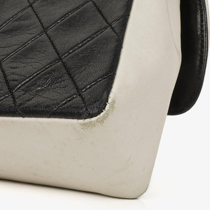 Chanel Mini Diana Flap Tasche aus schwarz-weißem gestepptem Lammleder mit 24K vergoldeten Beschlägen