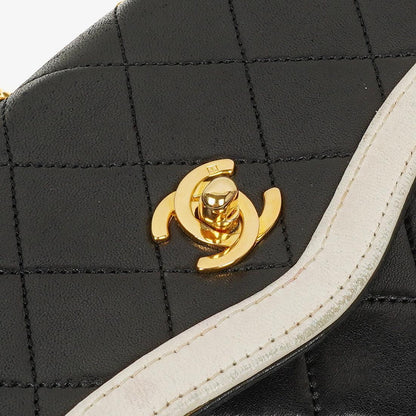 Chanel Mini Diana Flap Tasche aus schwarz-weißem gestepptem Lammleder mit 24K vergoldeten Beschlägen