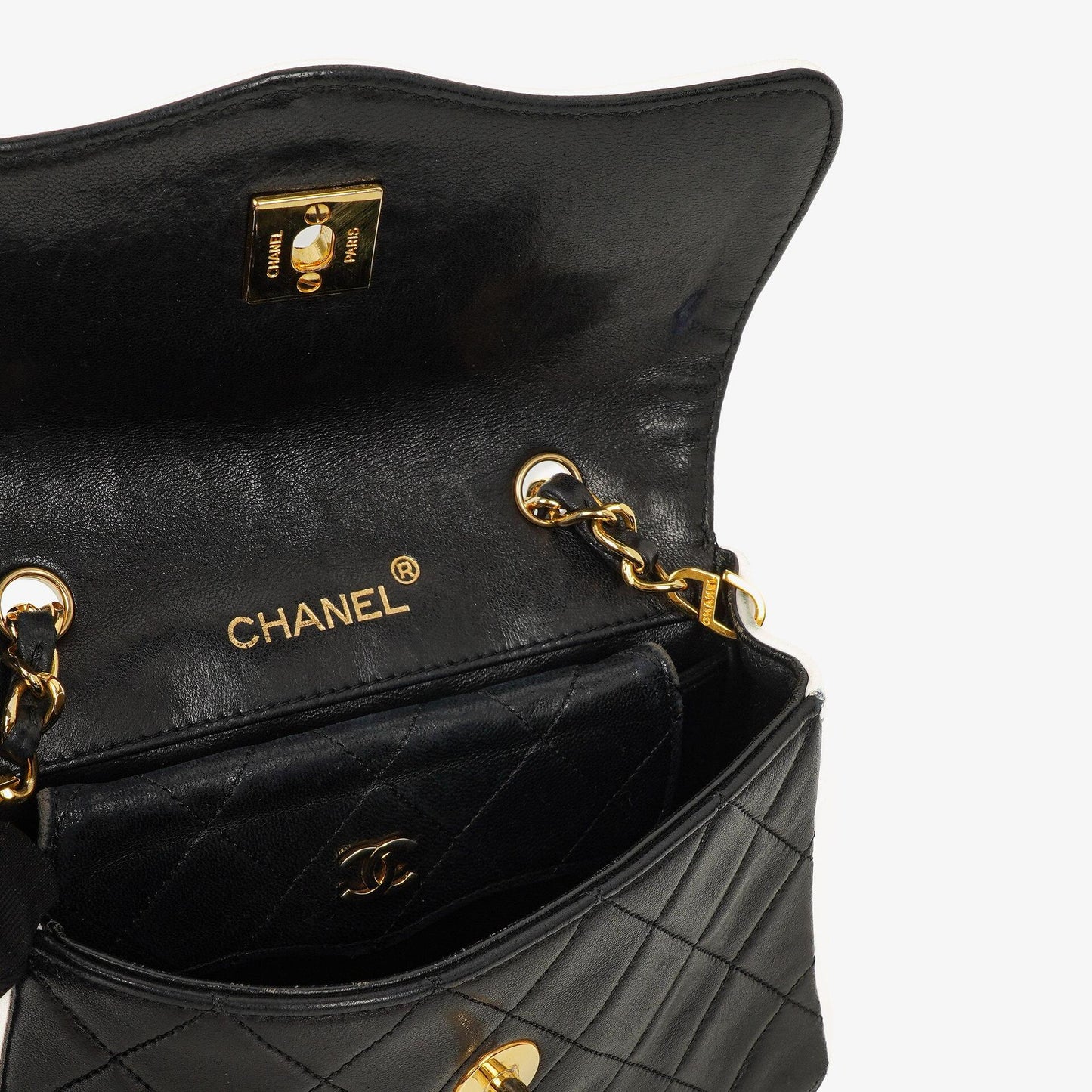 Chanel Mini Diana Flap Tasche aus schwarz-weißem gestepptem Lammleder mit 24K vergoldeten Beschlägen