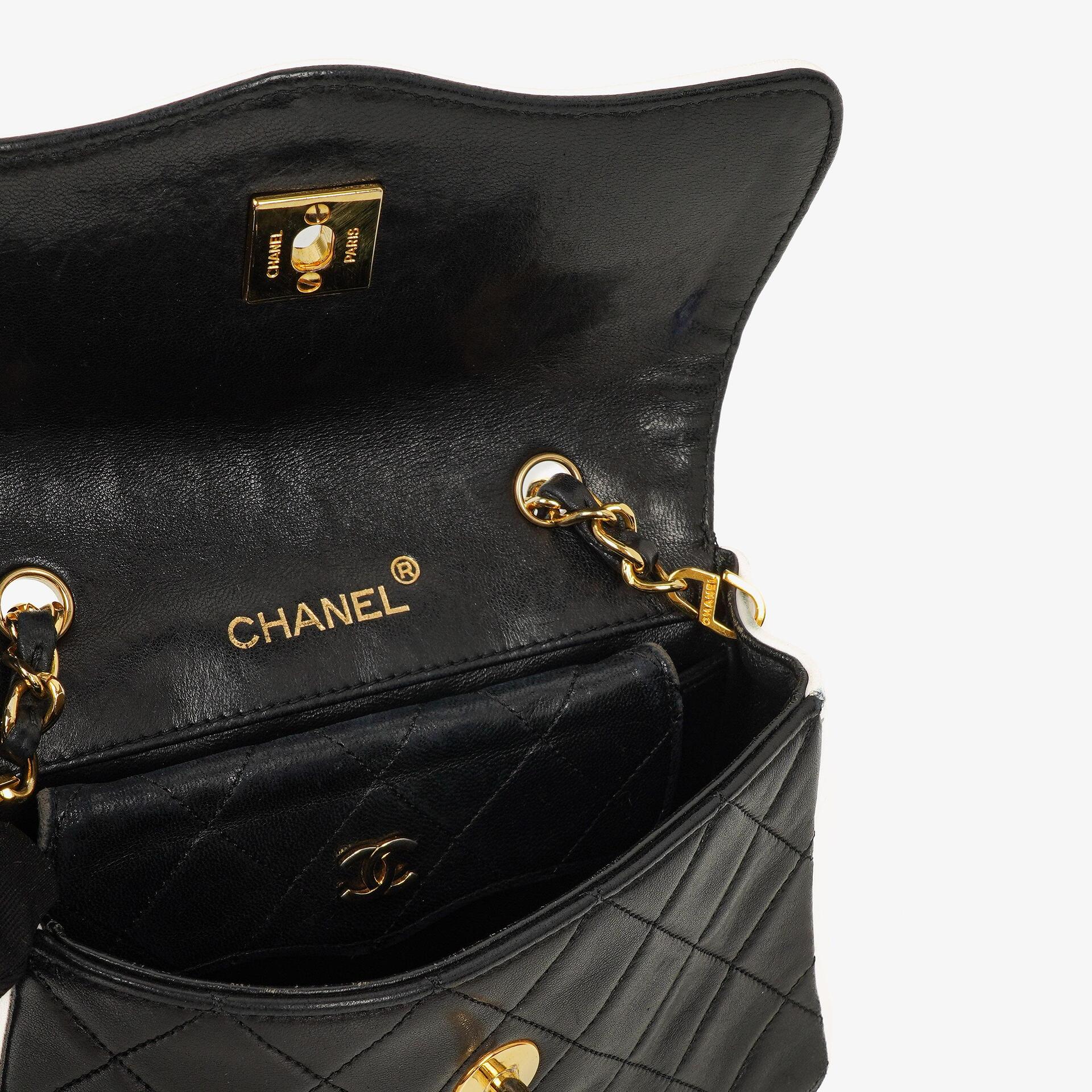 Chanel Mini Diana Flap Tasche aus schwarz-weißem gestepptem Lammleder mit 24K vergoldeten Beschlägen