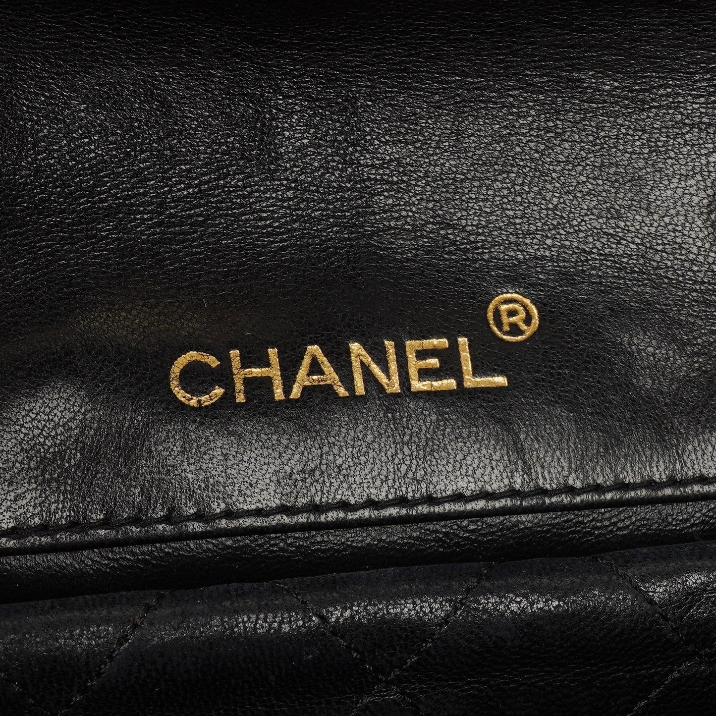 Chanel Mini Diana Flap Tasche aus schwarz-weißem gestepptem Lammleder mit 24K vergoldeten Beschlägen
