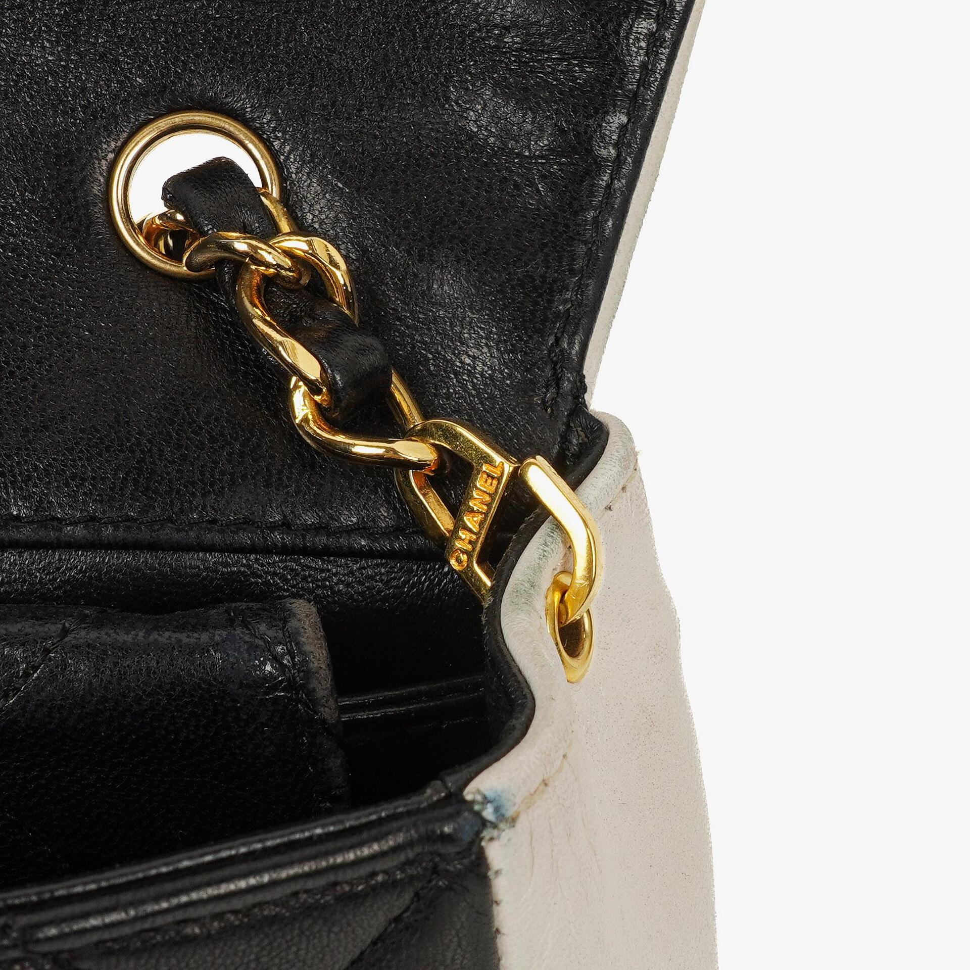 Chanel Mini Diana Flap Tasche aus schwarz-weißem gestepptem Lammleder mit 24K vergoldeten Beschlägen