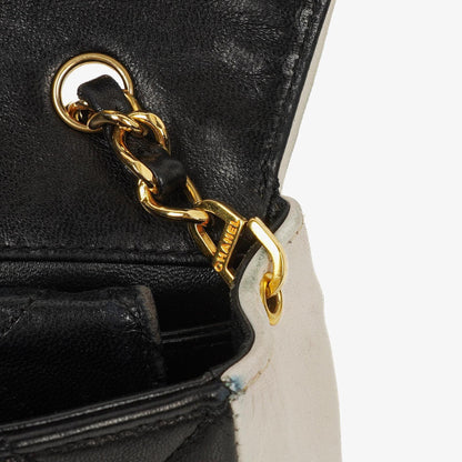 Chanel Mini Diana Flap Tasche aus schwarz-weißem gestepptem Lammleder mit 24K vergoldeten Beschlägen