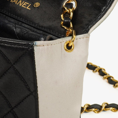 Chanel Mini Diana Flap Tasche aus schwarz-weißem gestepptem Lammleder mit 24K vergoldeten Beschlägen