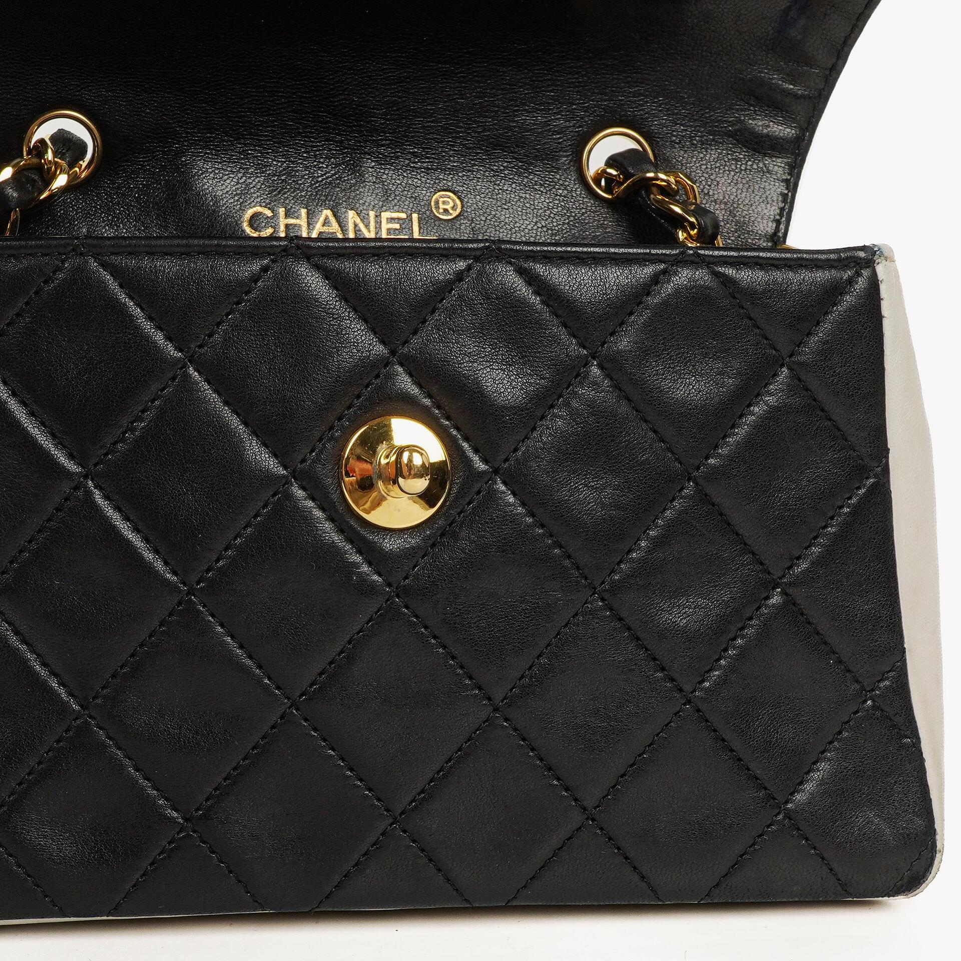 Chanel Mini Diana Flap Tasche aus schwarz-weißem gestepptem Lammleder mit 24K vergoldeten Beschlägen