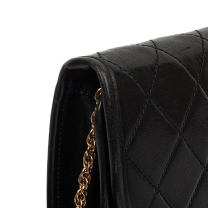 Chanel Mini Klapptasche Schwarze gesteppte Lammleder mit 24K vergoldeten Beschlägen Gut