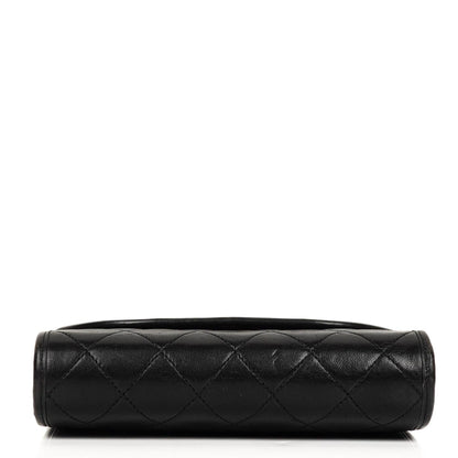 Chanel Mini Klapptasche Schwarze gesteppte Lammleder mit 24K vergoldeten Beschlägen Gut