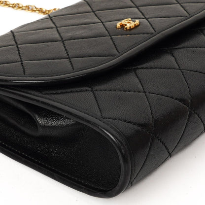 Chanel Mini Klapptasche Schwarze gesteppte Lammleder mit 24K vergoldeten Beschlägen Gut