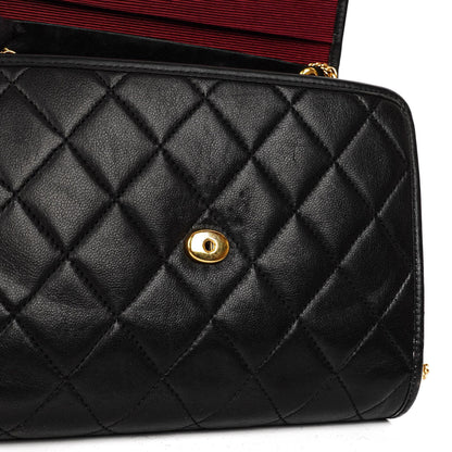 Chanel Mini Klapptasche Schwarze gesteppte Lammleder mit 24K vergoldeten Beschlägen Gut