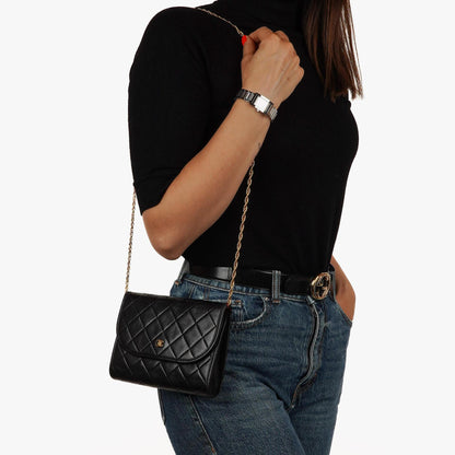 Chanel Mini Klapptasche Schwarze gesteppte Lammleder mit 24K vergoldeten Beschlägen Gut