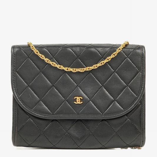 Chanel Mini Flap Bag aus schwarzem gestepptem Lammleder mit 24K-vergoldeten Beschlägen