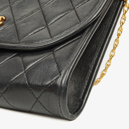 Chanel Mini Flap Bag aus schwarzem gestepptem Lammleder mit 24K-vergoldeten Beschlägen