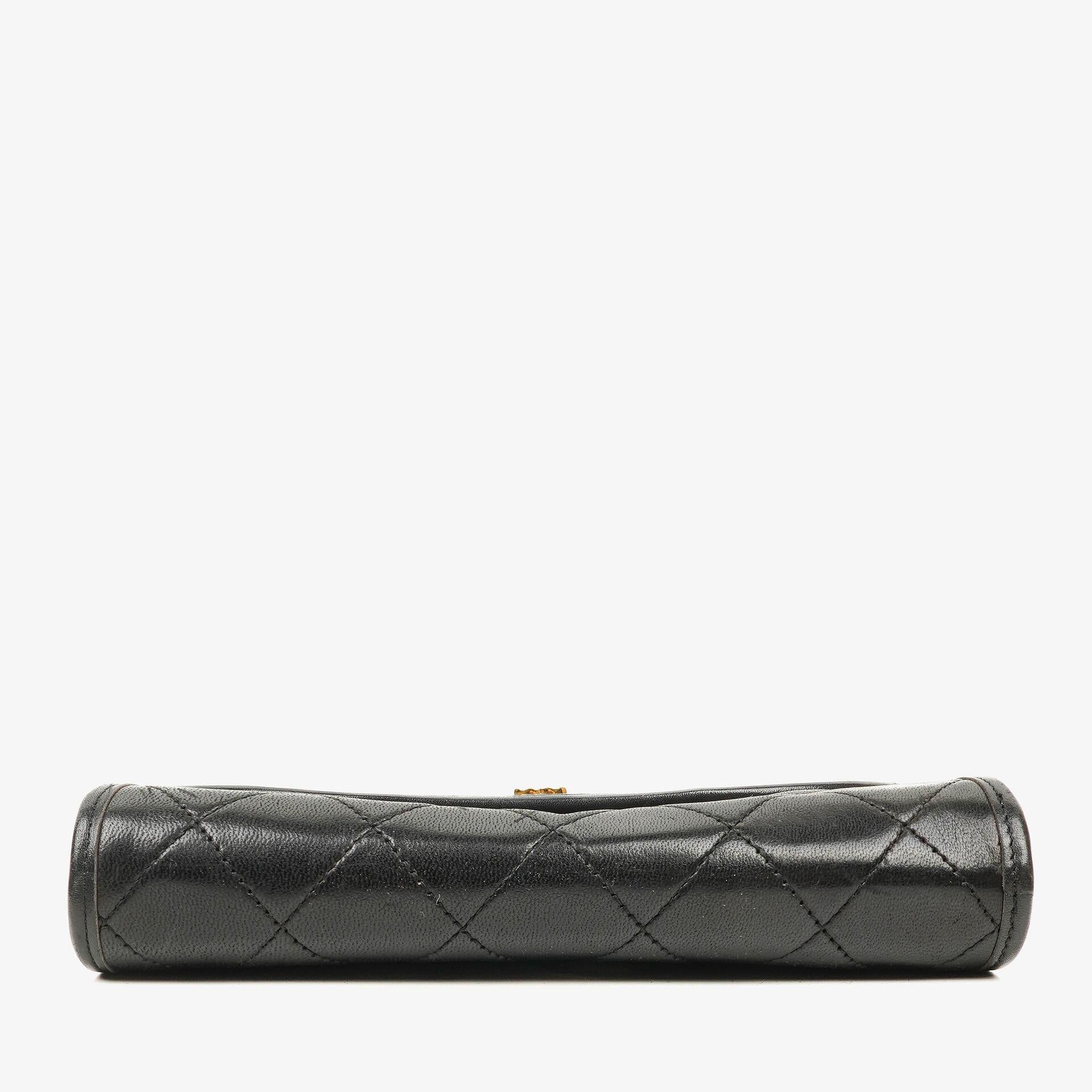 Chanel Mini Flap Bag aus schwarzem gestepptem Lammleder mit 24K-vergoldeten Beschlägen