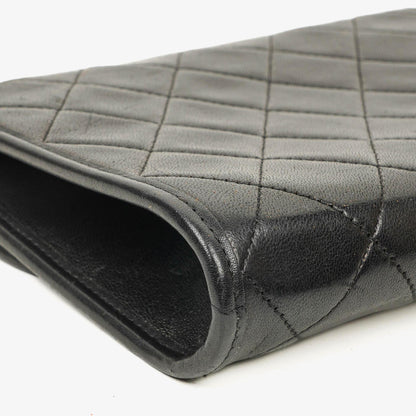 Chanel Mini Flap Bag aus schwarzem gestepptem Lammleder mit 24K-vergoldeten Beschlägen
