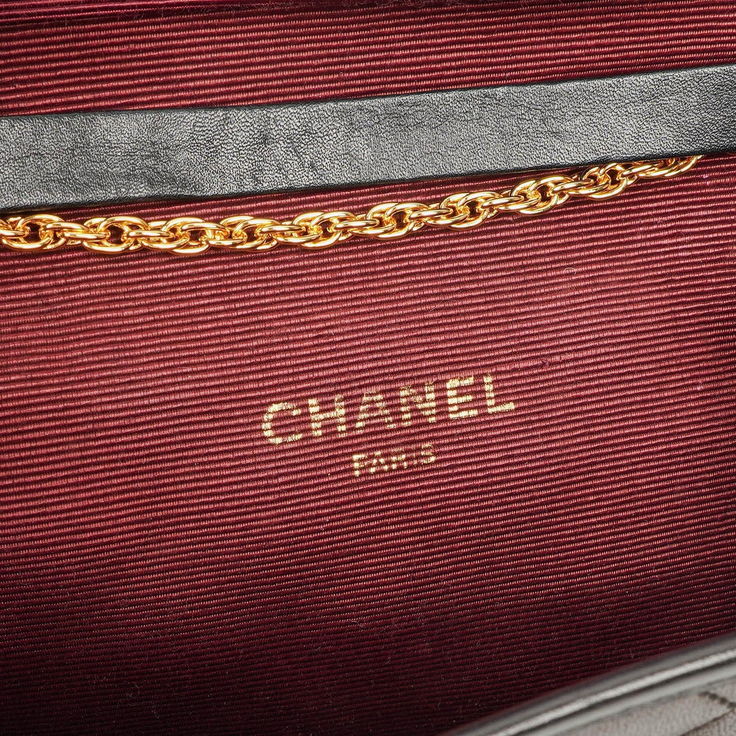 Chanel Mini Flap Bag aus schwarzem gestepptem Lammleder mit 24K-vergoldeten Beschlägen