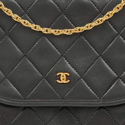 Chanel Mini Flap Bag aus schwarzem gestepptem Lammleder mit 24K-vergoldeten Beschlägen